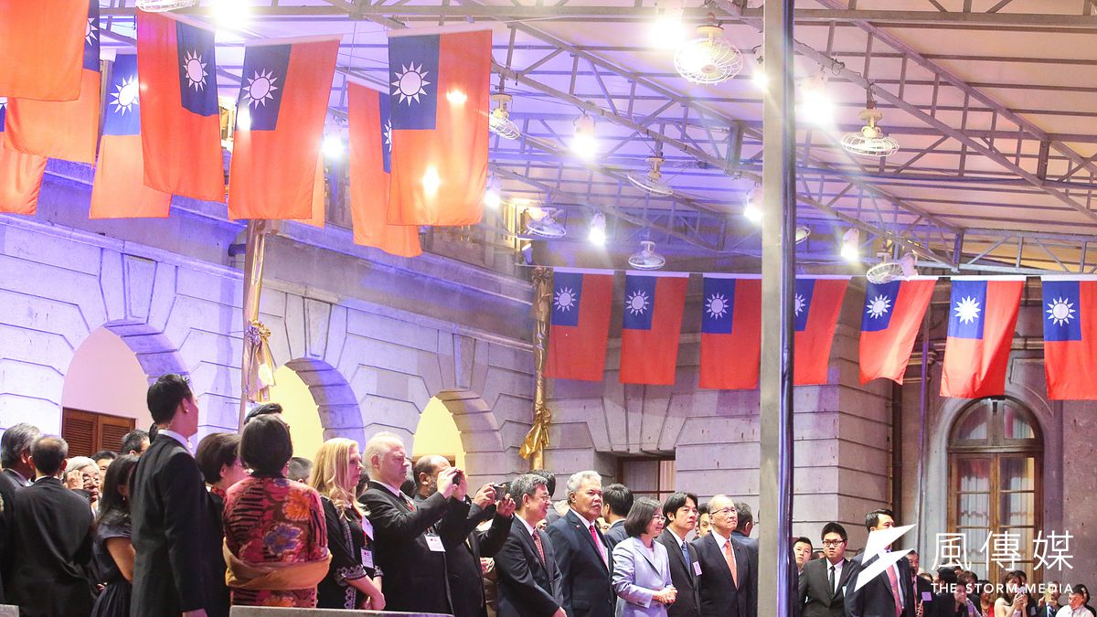 今年的國慶主題是「更好的台灣」,不過,台灣更好不能只靠口號。圖為中華民國106年國慶酒會。(陳明仁攝) 今年的國慶主題是「更好的台灣」,不過,台灣更好不能只靠口號。圖為中華民國106年國慶酒會。(陳明仁攝)