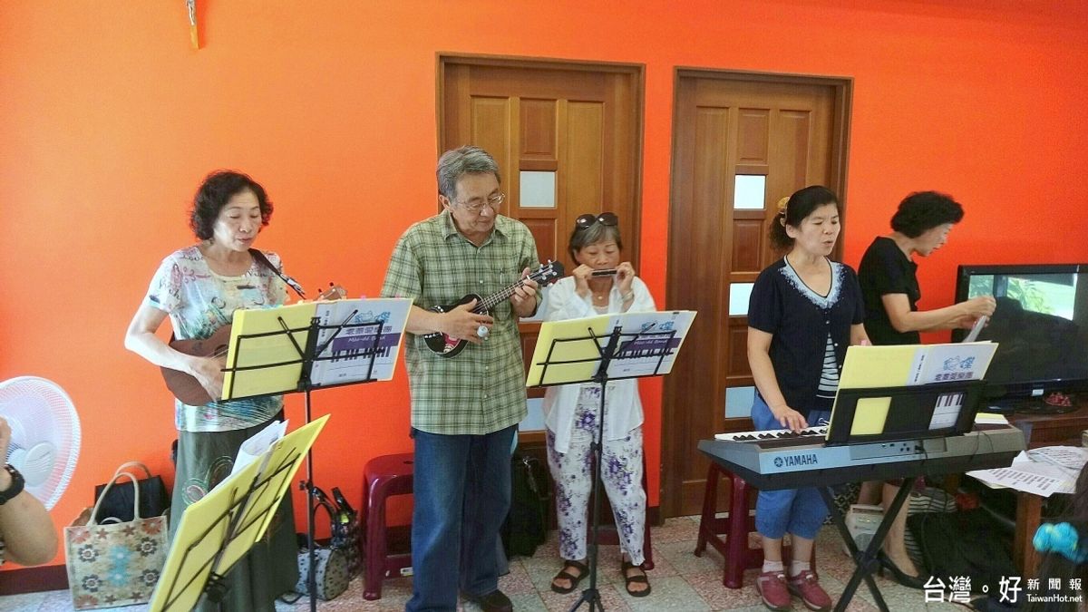 琴聲娛老人不老 伊甸銀髮志工組樂團邀您彈琴說愛 琴聲娛老人不老 伊甸銀髮志工組樂團邀您彈琴說愛