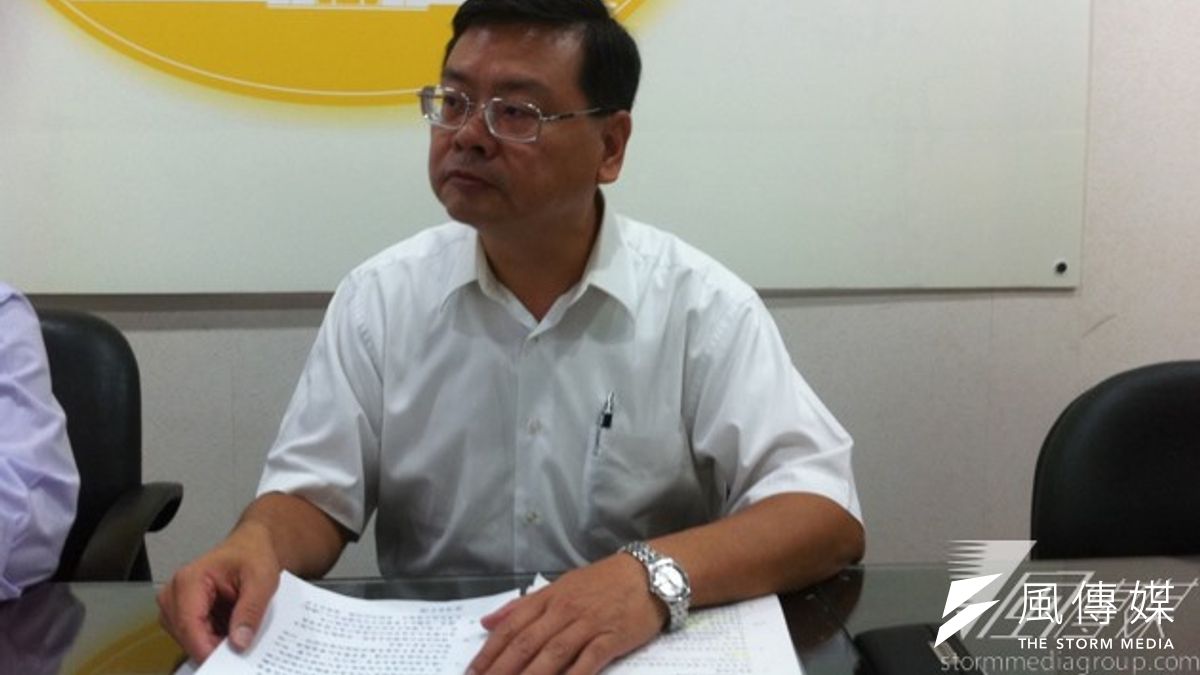 交通部觀光局副局長張錫聰27日在行政院會後記者會表示,針對大陸觀光客來台亂象,將建立優質團先收費後服務的機制。(何孟奎攝) 交通部觀光局副局長張錫聰27日在行政院會後記者會表示,針對大陸觀光客來台亂象,將建立優質團先收費後服務的機制。(何孟奎攝)