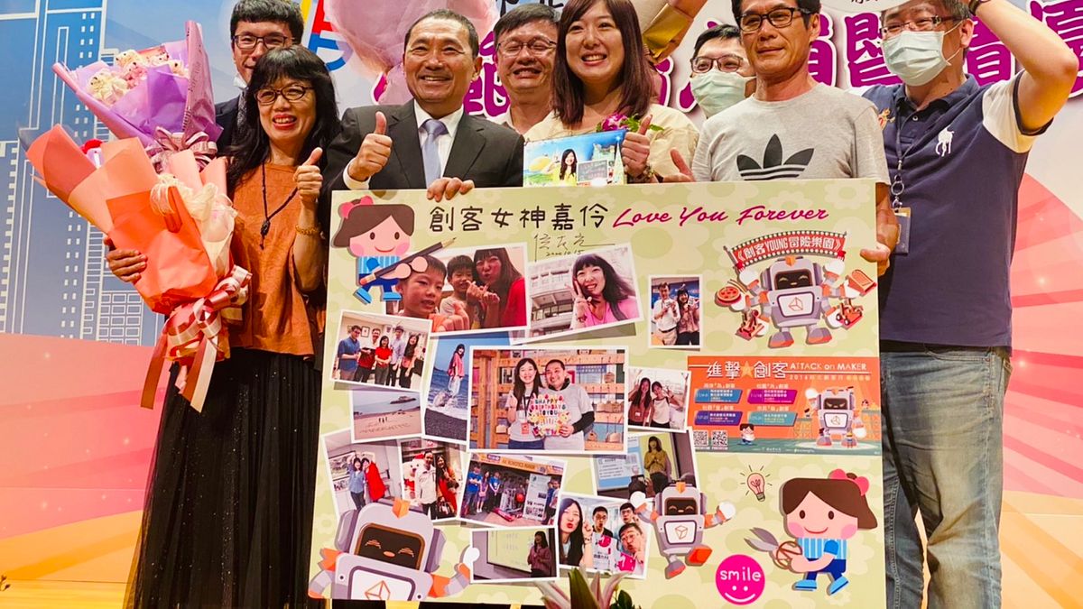 教育局科員倪嘉伶(左三)與市長侯友宜合影,並獲薦參加行政院模範公務人員選拔。(圖/新北市人事處提供) 教育局科員倪嘉伶(左三)與市長侯友宜合影,並獲薦參加行政院模範公務人員選拔。(圖/新北市人事處提供)