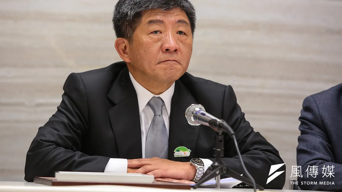 台北醫院13日發生大火,國民黨質疑衛福部長陳時中神隱多日。陳時中20日召開記者會,向社會大眾、傷亡者鞠躬致歉,對於亡者家屬,除了原本5萬元慰問金,將再發100萬元撫慰金。(資料照,顏麟宇攝)