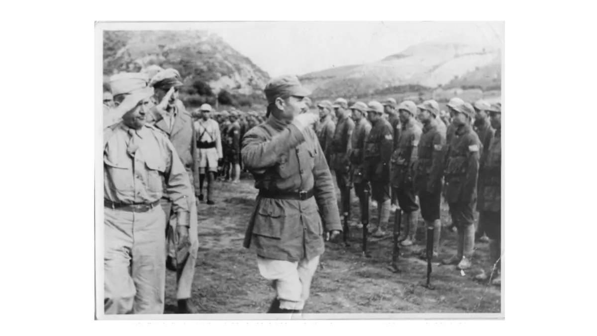 延安觀察組組長包瑞德與葉劍英一起視察共軍。(美國國家檔案館)