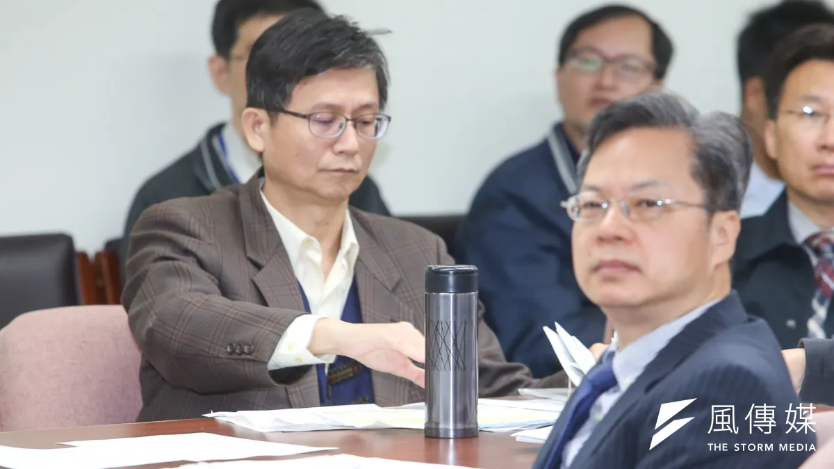 左是環保署副署長詹順貴。(資料照片,陳明仁攝)