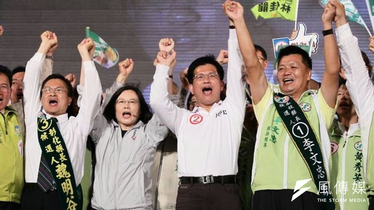 民進黨中部聯合造勢大會,湧進八萬人,現場氣勢高昂熱烈。(蕭德洪攝) 民進黨中部聯合造勢大會,湧進八萬人,現場氣勢高昂熱烈。(蕭德洪攝)