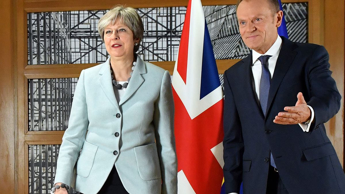 英國首相梅伊與歐洲理事會主席圖斯克。(資料照.美聯社) 英國首相梅伊與歐洲理事會主席圖斯克。(資料照.美聯社)