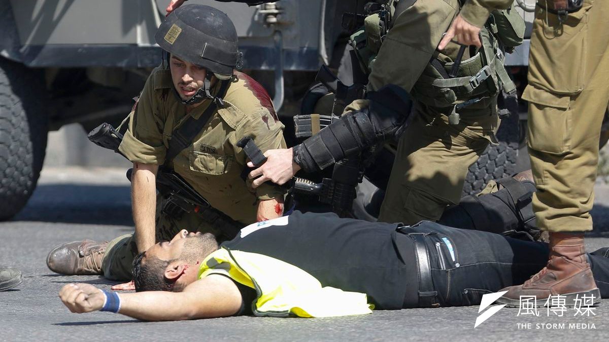 巴勒斯坦青年攻擊以色列士兵,當場遭以軍擊斃(美聯社) 巴勒斯坦青年攻擊以色列士兵,當場遭以軍擊斃(美聯社)