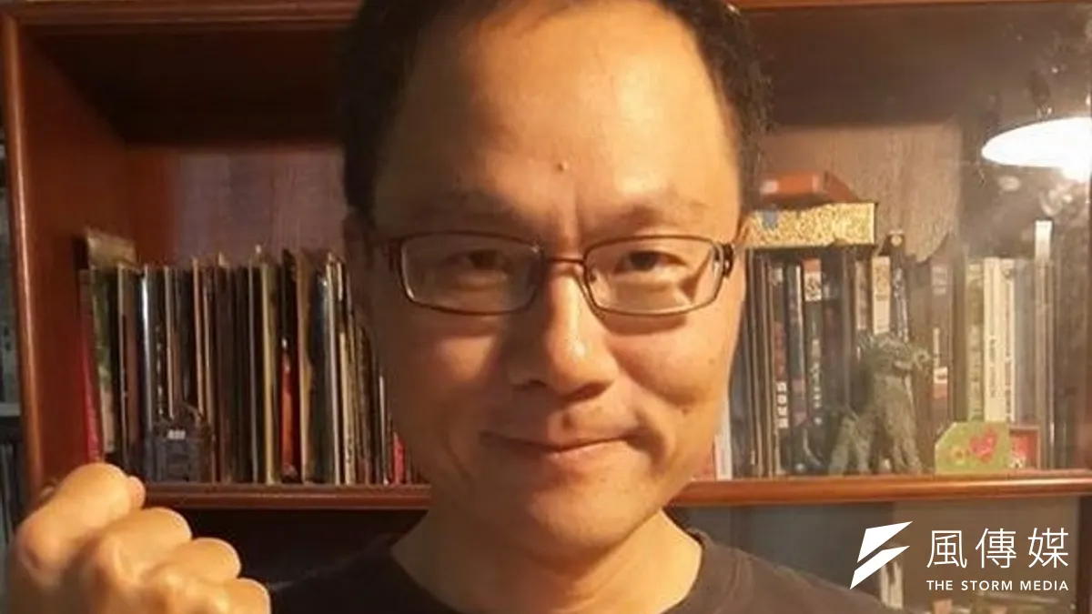 不滿台北市文局長遴選過程,詩人鴻鴻18日將到台北市長當選人柯文哲辦公室抗議。(取自鴻鴻臉書) 不滿台北市文局長遴選過程,詩人鴻鴻18日將到台北市長當選人柯文哲辦公室抗議。(取自鴻鴻臉書)