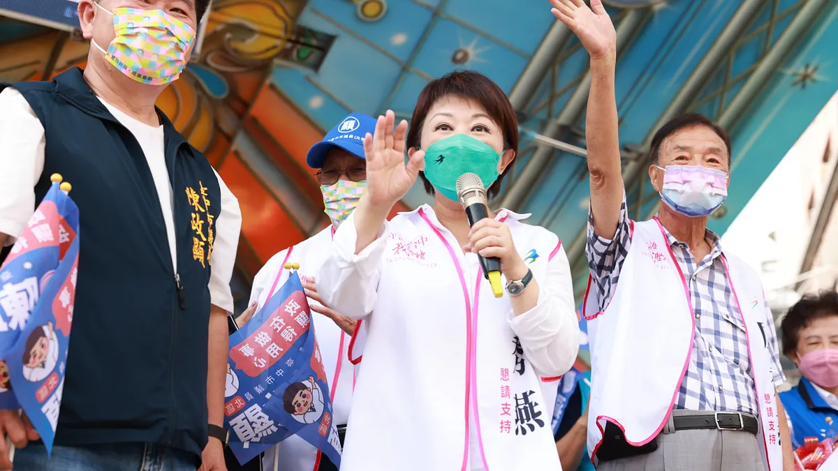 盧秀燕出席議員候選人陳政顯聯合競選總部成立大會,懇託市民朋友當她的助選「大咖」,讓她與陳政顯議員繼續為鄉親打拚(圖/盧秀燕競選總部提供)