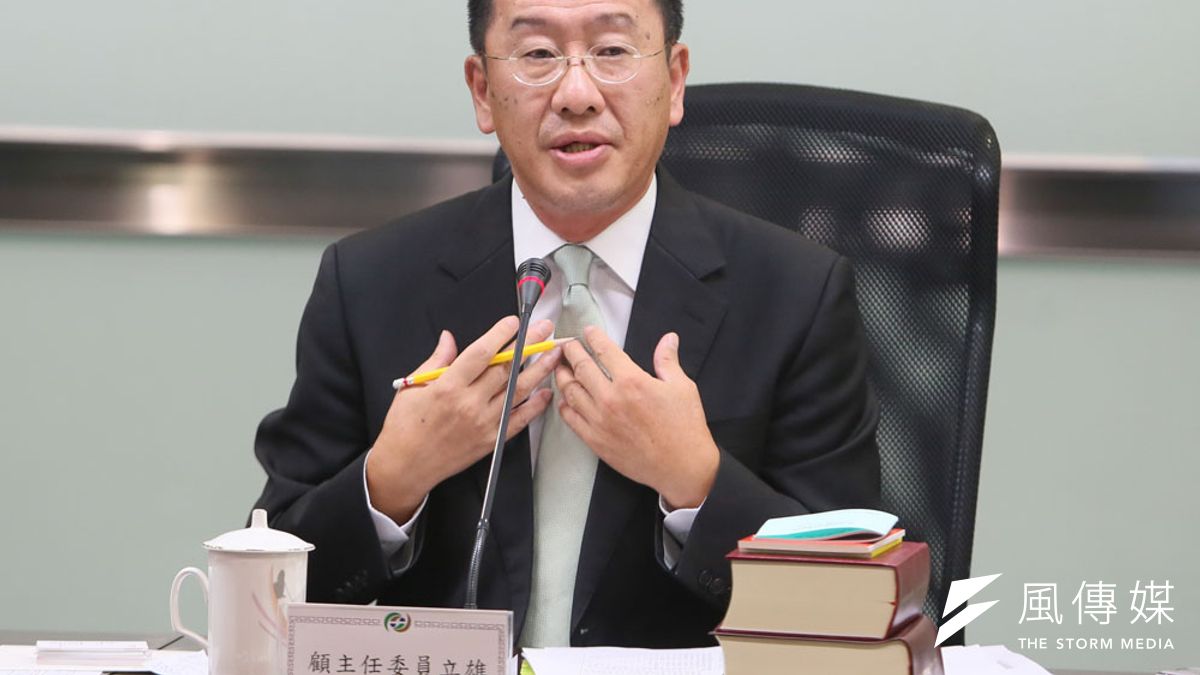 金管會主委顧立雄3日19日傍晚宣布放寬ETF下市門檻。(柯承惠攝) 金管會主委顧立雄3日19日傍晚宣布放寬ETF下市門檻。(柯承惠攝)