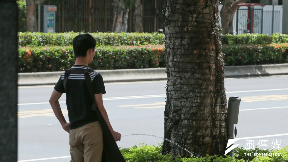 蓮花、昌鴻雙颱齊攻,氣象局預估最快明晚發昌鴻海上警報,但颱風來襲前,各地仍有可能出現高溫。(余志偉攝)