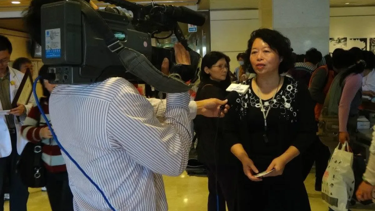 蘭馨婦幼中心拜會創辦人黃淑鈴獲聘行政院性平處性別主流講師。(取自臉書粉專財團法人宜蘭縣私立蘭馨婦幼中心)