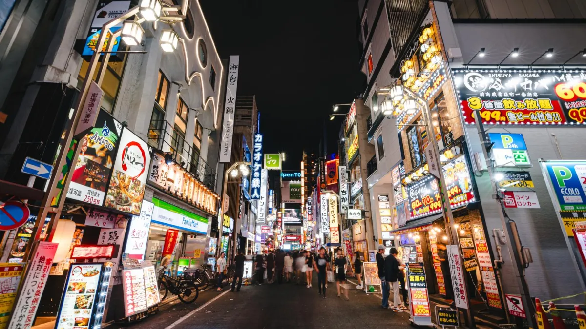 日本藥妝店必買品項包括面膜、止痛藥、睫毛膏等。(示意圖/取自Pakutaso)