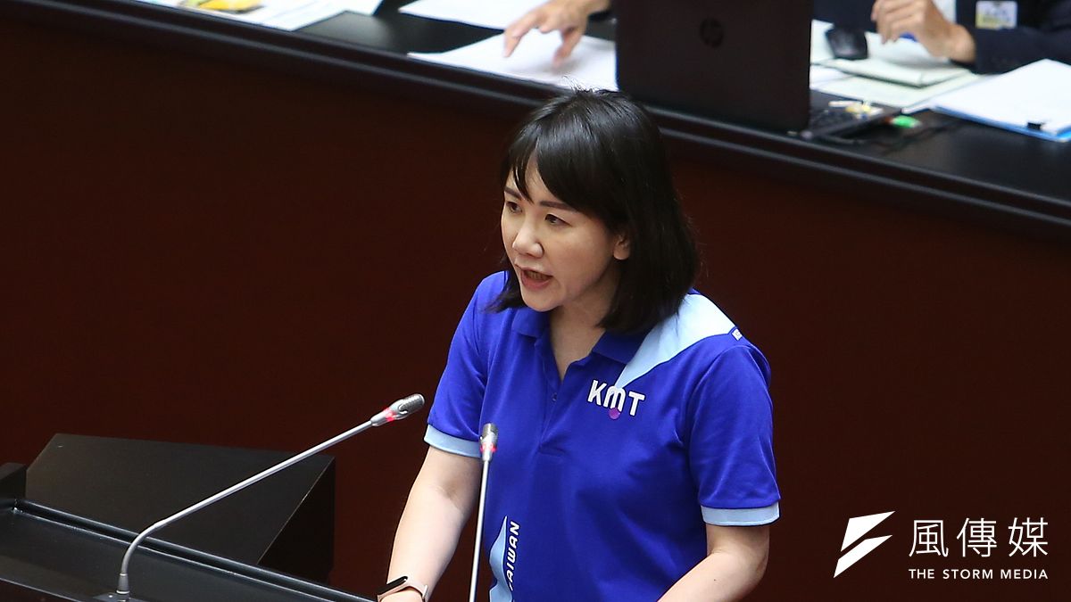 「口袋國會」29日公布第10屆第1會期優良立委名單,其中國民黨立委謝衣鳳拿下最佳新人獎。(資料照,顏麟宇攝) 「口袋國會」29日公布第10屆第1會期優良立委名單,其中國民黨立委謝衣鳳拿下最佳新人獎。(資料照,顏麟宇攝)