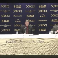 米国防総省による報道への介入に抗議した後に解雇された米軍関係者向け新聞の前発行人が東京で会見し、報道の自由や民主主義への影響に強い懸念を示した。(FCCJ) 米国防総省による報道への介入に抗議した後に解雇された米軍関係者向け新聞の前発行人が東京で会見し、報道の自由や民主主義への影響に強い懸念を示した。(FCCJ)
