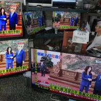 鄭習會上午登場,國民黨主席鄭麗文與中共總書記習近平10日在人民大會堂會面。(中央社) 鄭習會上午登場,國民黨主席鄭麗文與中共總書記習近平10日在人民大會堂會面。(中央社)