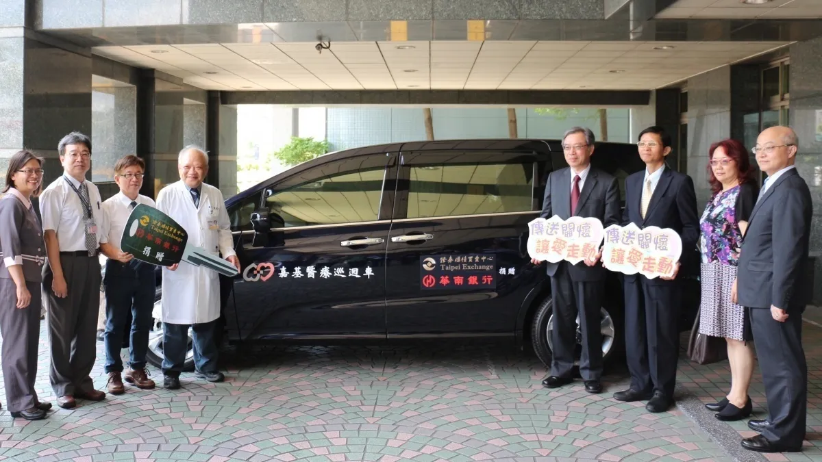 讓愛傳到偏鄉 公益醫療巡迴車造福弱勢