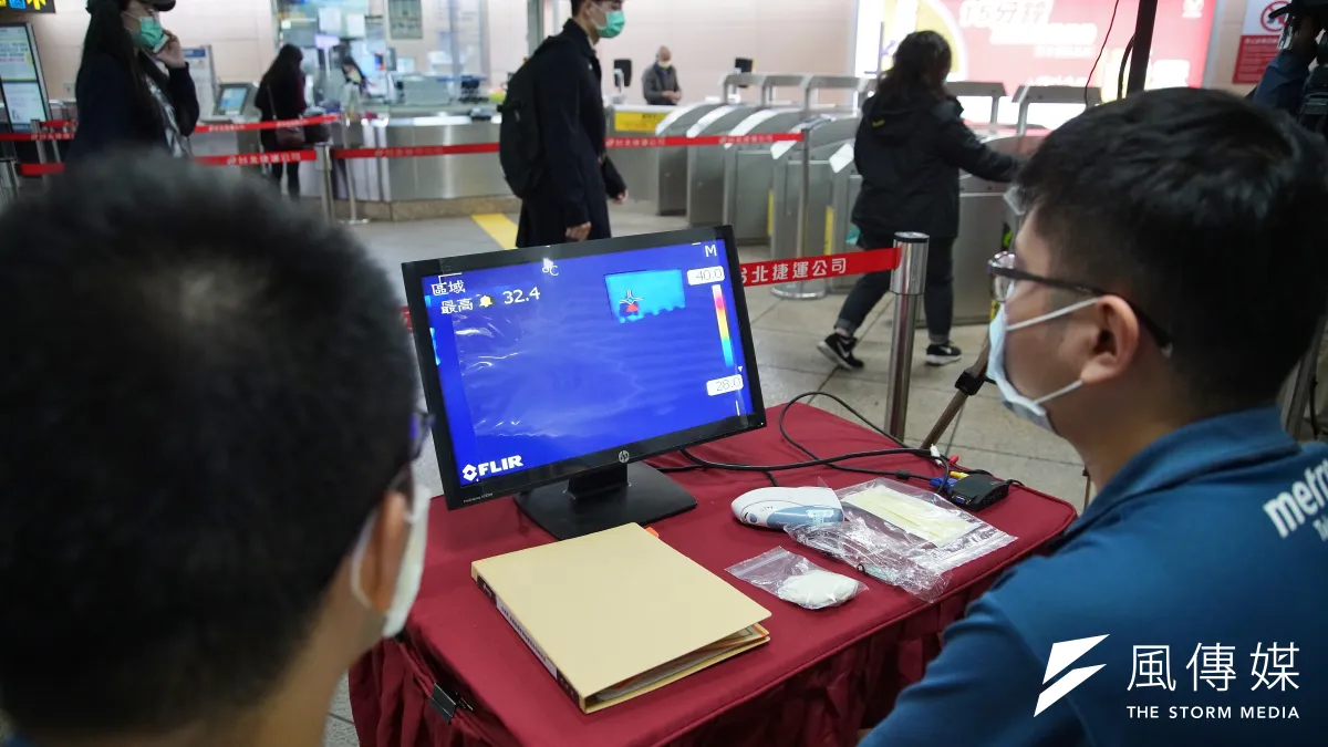台北捷運於台北車站等站點出入口設置紅外線熱顯像儀,但成效遭議員質疑。(資料照,盧逸峰攝)