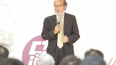 華梵大學校長林從一在臉書談教學滿意度調查,受到很大的迴響。(資料照,取自林從一臉書)