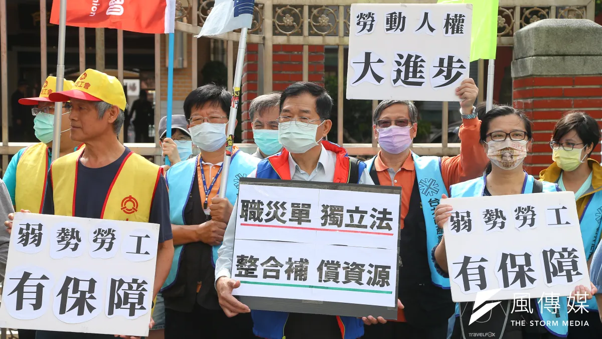 職災保險單獨立法推動小組歷經多年努力,《勞工職業災害保險及保護法》終於獲立法院三讀通過,並將於今年五一勞動節上路。(顏麟宇攝)