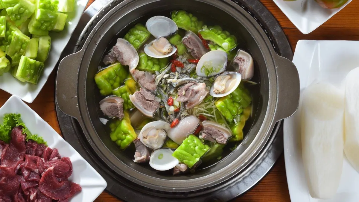 冷颼颼的天氣,最適合用羊肉爐暖暖身,這篇將介紹5間各具特色的羊肉爐店。(圖/一品蔬菜羊肉專賣店@facebook)