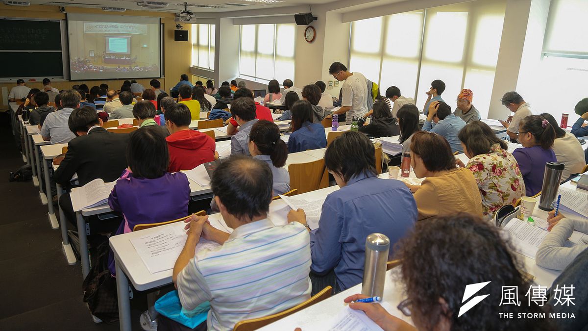 20160423-「轉型正義與法律」學術研討會.第二場.參與民眾爆滿.另闢場地作直播.(陳明仁攝) 20160423-「轉型正義與法律」學術研討會.第二場.參與民眾爆滿.另闢場地作直播.(陳明仁攝)