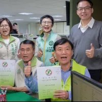參選人蔡昌達由立委林岱樺公開陪同完成登記,市議員張漢忠、黃飛鳳、黃文益及競選團隊到場助陣。(圖/蔡昌達服務處提供) 參選人蔡昌達由立委林岱樺公開陪同完成登記,市議員張漢忠、黃飛鳳、黃文益及競選團隊到場助陣。(圖/蔡昌達服務處提供)