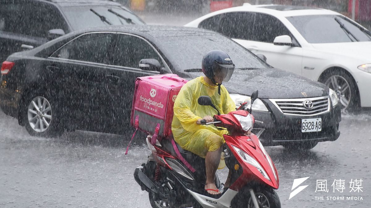 外送員的勞動安全成為社會焦點。(盧逸峰攝) 外送員的勞動安全成為社會焦點。(盧逸峰攝)