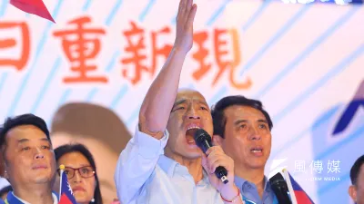 高雄市長韓國瑜(見圖)將代表國民黨競選2020總統,但近期黨內對韓國瑜齲語不斷;也有不少人擔心「郭柯王」合作一事將衝擊藍營選情,中常委姚江臨直言只要有人傷到韓國瑜,黨內將會予以開鍘。(資料照,顏麟宇攝)