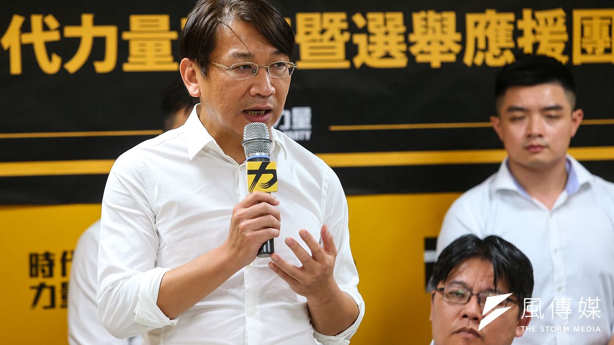 日前時代力量市議員林穎孟為民進黨文山區立委參選人阮昭雄站台,隔日黨主席徐永明(見圖)發聲明表示所有跨黨合作必須以黨對黨形式進行。對此,據傳時代力量決策委員擬在明(15)日決策會議中提案要求討論助選他黨黨公職參選人的禁止事項。(資料照,顏麟宇攝) 日前時代力量市議員林穎孟為民進黨文山區立委參選人阮昭雄站台,隔日黨主席徐永明(見圖)發聲明表示所有跨黨合作必須以黨對黨形式進行。對此,據傳時代力量決策委員擬在明(15)日決策會議中提案要求討論助選他黨黨公職參選人的禁止事項。(資料照,顏麟宇攝)