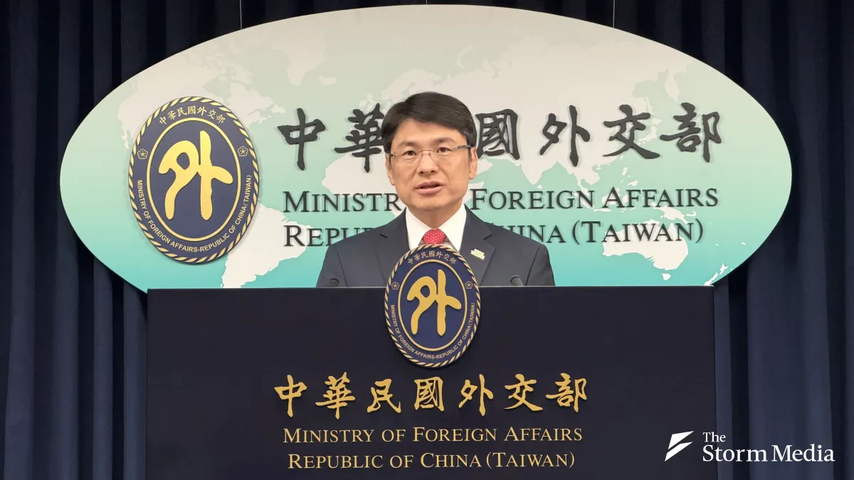 Ministry of Foreign Affairs spokesperson Hsiao Kuang-wei (蕭光偉) presided over a regular press briefing on the 23rd, responding to media questions on issues related to Taiwan and Lithuania. (Photo by Chung Ping-che)