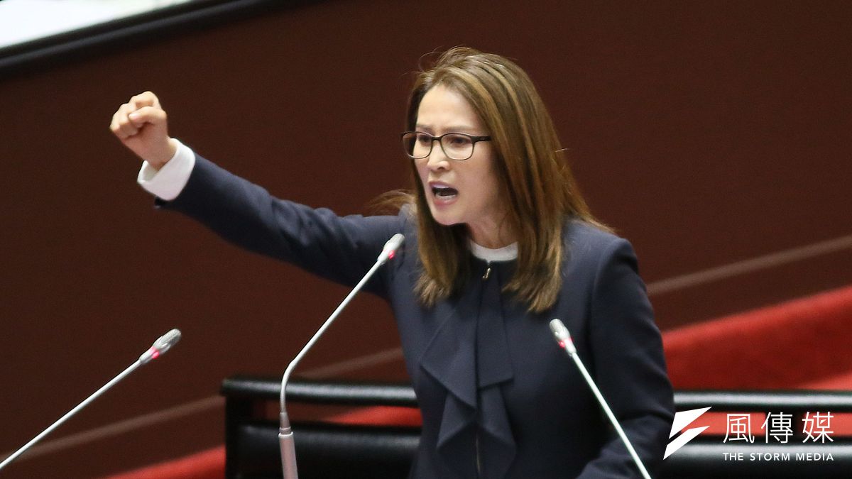 無黨籍立委高金素梅(見圖)14日在立法院會總質詢時表示,「台灣學人計畫」根本是美國來對台灣監督。(柯承惠攝) 無黨籍立委高金素梅(見圖)14日在立法院會總質詢時表示,「台灣學人計畫」根本是美國來對台灣監督。(柯承惠攝)