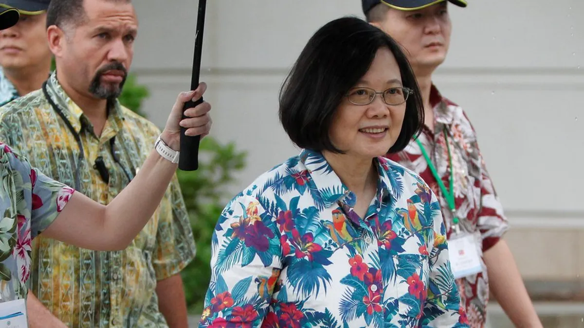 蔡英文過境美國夏威夷,參觀珍珠港,行程開放媒體跟訪。(BBC中文網)