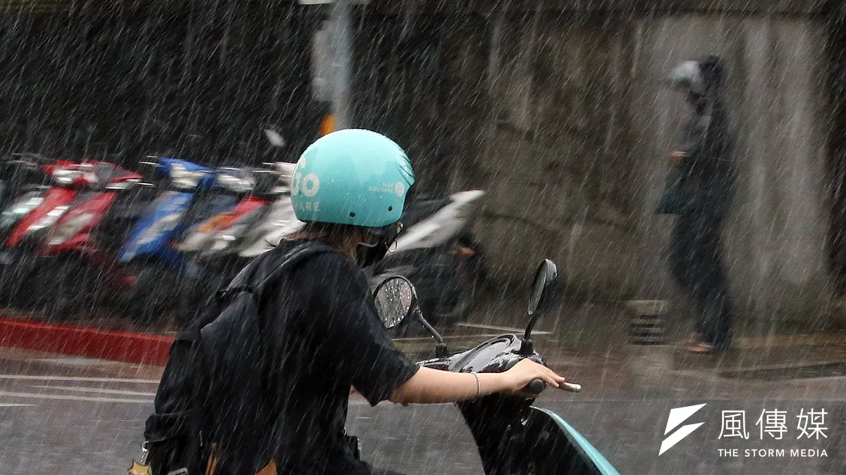 本日は北東季節風の影響で、風上側の地域では湿った空気が増加している。また、グアム北方の熱帯擾乱(95W)は、早ければ本日(8日)にも熱帯低気圧に発達し、10日(木)には今年第23号台風(ナクリー)に成長する可能性がある。(資料写真/柯承惠撮影) 本日は北東季節風の影響で、風上側の地域では湿った空気が増加している。また、グアム北方の熱帯擾乱(95W)は、早ければ本日(8日)にも熱帯低気圧に発達し、10日(木)には今年第23号台風(ナクリー)に成長する可能性がある。(資料写真/柯承惠撮影)