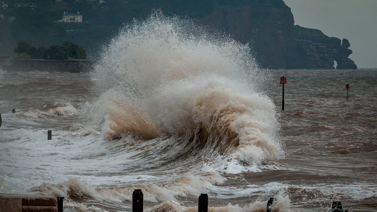 気象署地震観測センターの呉健富主任は、津波の伝播速度は「ジェット機並みの速さ」であり、深海では時速720キロに達すると指摘した。さらに「波高が0.3メートルから1メートルでも、海辺では人や車が流される恐れがある」と特別に警告した。(イメージ図/Unsplash) 気象署地震観測センターの呉健富主任は、津波の伝播速度は「ジェット機並みの速さ」であり、深海では時速720キロに達すると指摘した。さらに「波高が0.3メートルから1メートルでも、海辺では人や車が流される恐れがある」と特別に警告した。(イメージ図/Unsplash)