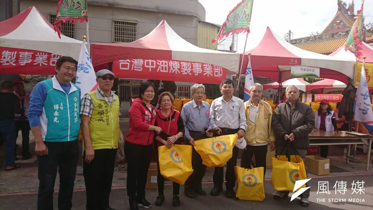 台灣中油煉製事業部在右昌三山國王府舉辦「愛在楠梓」寒冬送暖千人圍爐活動。(圖/徐炳文攝)