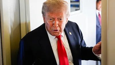 美國總統川普近日拍板通過一項前所未有的協議,允許輝達恢復向中國出口原本禁售的人工智慧晶片,但條件是必須將銷售額的15%上繳美國政府。(資料照,美聯社)