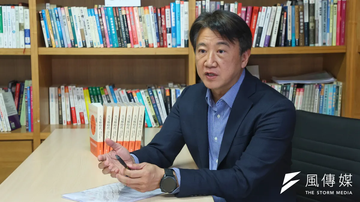 台灣董事學會發起人蔡鴻青認為,在AI浪潮下,中小企業面臨轉型、走出去或被市場淘汰三種抉擇。(顏麟宇攝)