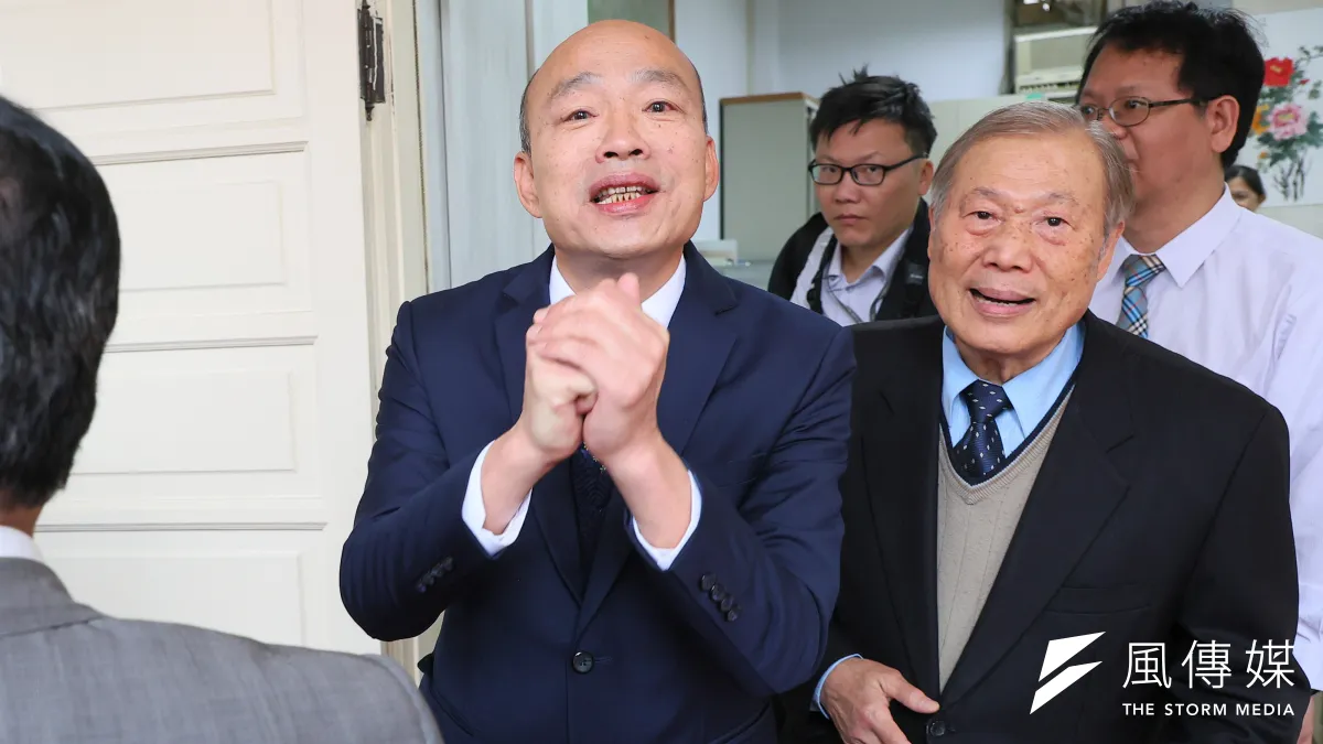 新任立法院長韓國瑜(中)、秘書長周萬來(右)。(資料照,顏麟宇攝)