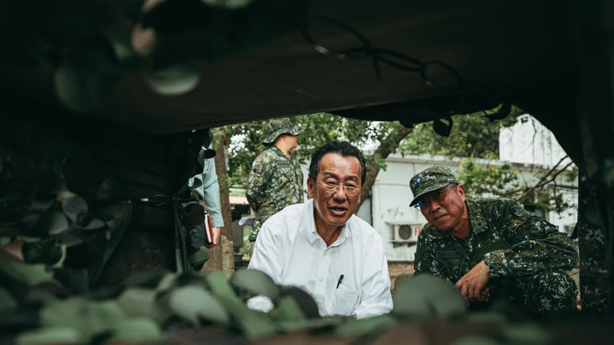 How the ROC Armed Forces can strengthen reserve forces to achieve sustained operational resilience is something Gu Lixiong (center) openly admits is a question he is genuinely wrestling with at present. (Provided by the Ministry of National Defense)