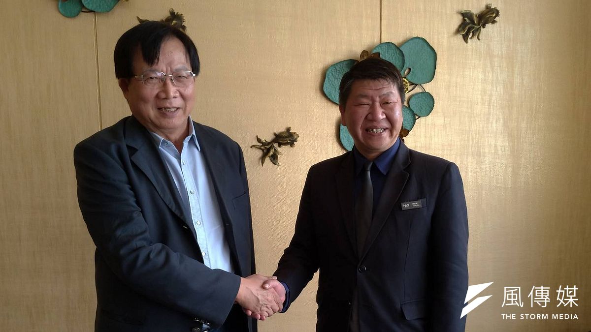 京城建設總經理陳添進(左)與H2O Hotel水京棧國際酒店總經理譚逸峰開心合照。(圖/徐炳文攝) 京城建設總經理陳添進(左)與H2O Hotel水京棧國際酒店總經理譚逸峰開心合照。(圖/徐炳文攝)