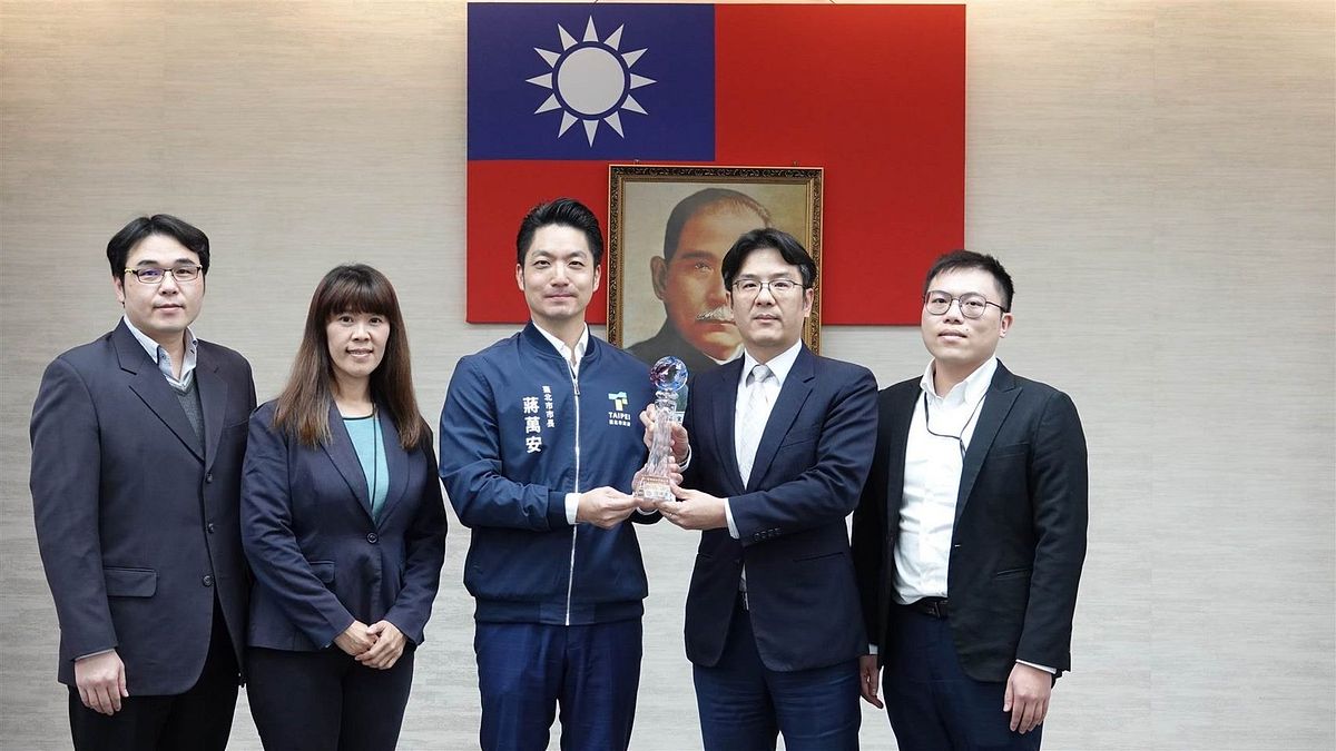 北市府攜手超商業者,打擊詐騙,保障消費者權益。(圖/臺北市政府府法務局提供) 北市府攜手超商業者,打擊詐騙,保障消費者權益。(圖/臺北市政府府法務局提供)