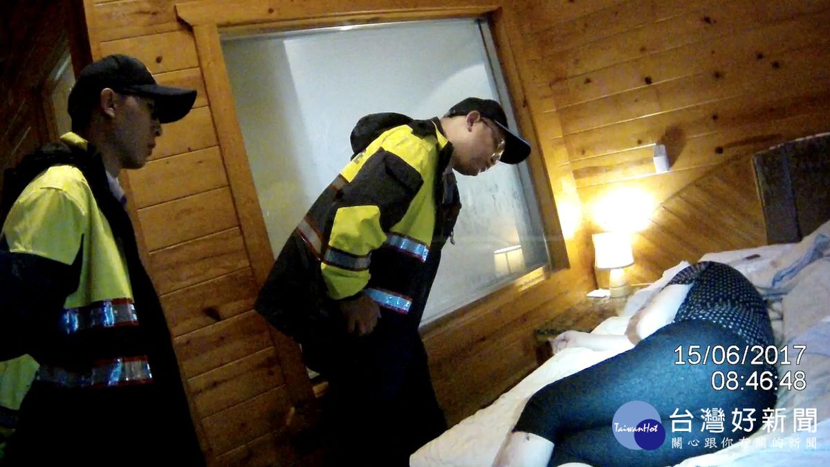 女子鬱悶心情低落欲輕生 警消即刻救援護送就醫 女子鬱悶心情低落欲輕生 警消即刻救援護送就醫