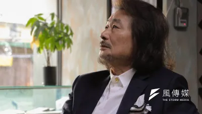 民進黨前主席施明德這幾年來投入為228烈士「平反」的運動,他接受專訪時,談到當年犧牲的勇者,不禁落淚。(葉信菉攝)