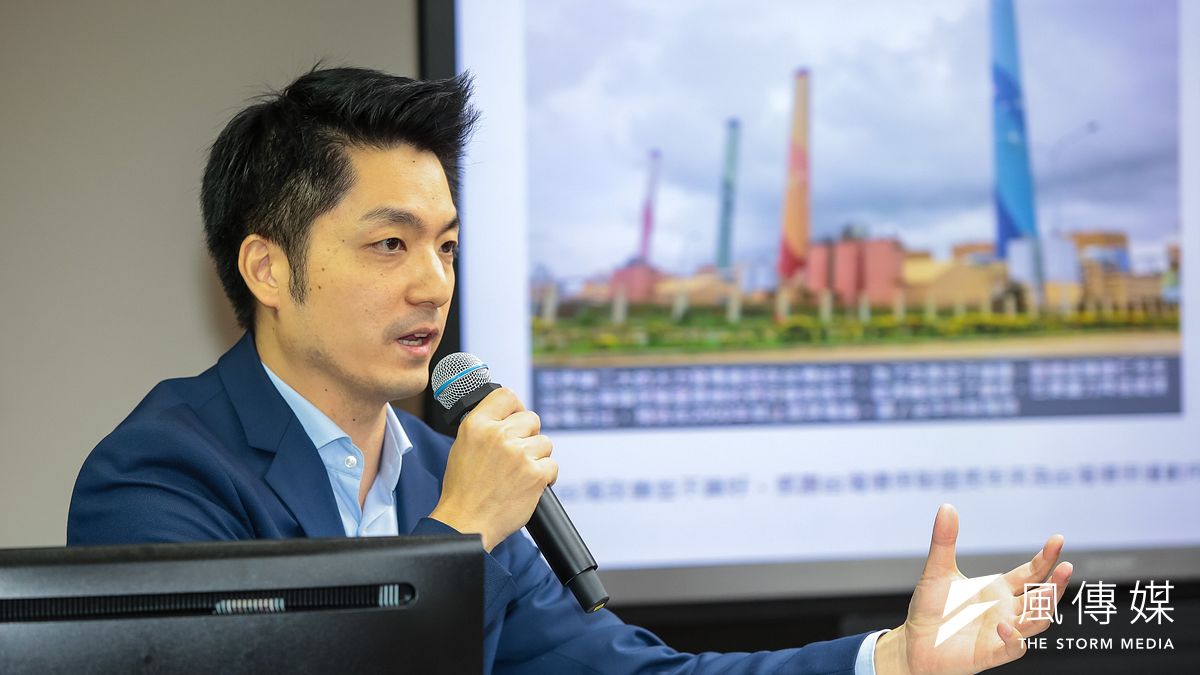 立委蔣萬安說,「長期使用二行程機車者很多是經濟弱勢,新法沒討論到他們現實困境,只在法條冷冰冰加嚴,事實上這就是在逼死勞工!」(資料照,顏麟宇攝) 立委蔣萬安說,「長期使用二行程機車者很多是經濟弱勢,新法沒討論到他們現實困境,只在法條冷冰冰加嚴,事實上這就是在逼死勞工!」(資料照,顏麟宇攝)