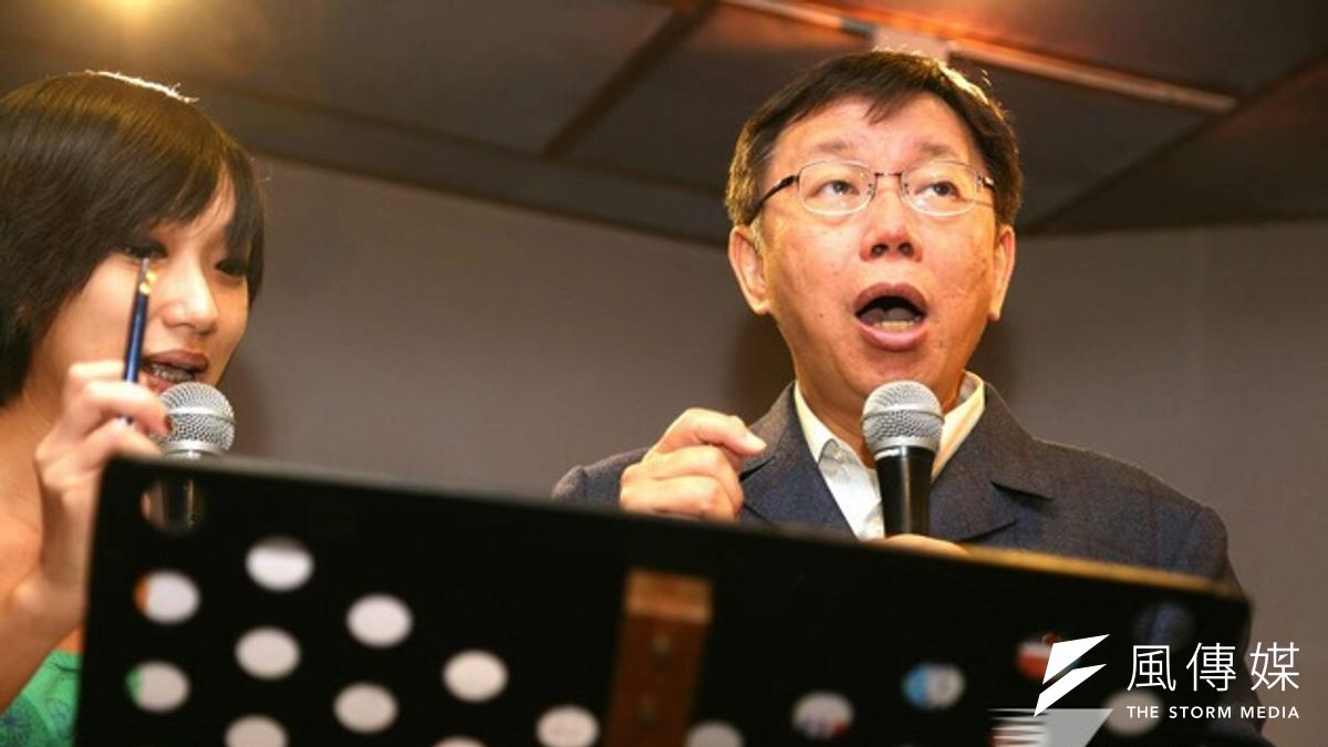 台北市長候選人柯文哲準備I-VOTING活動試音。(余志偉攝) 台北市長候選人柯文哲準備I-VOTING活動試音。(余志偉攝)