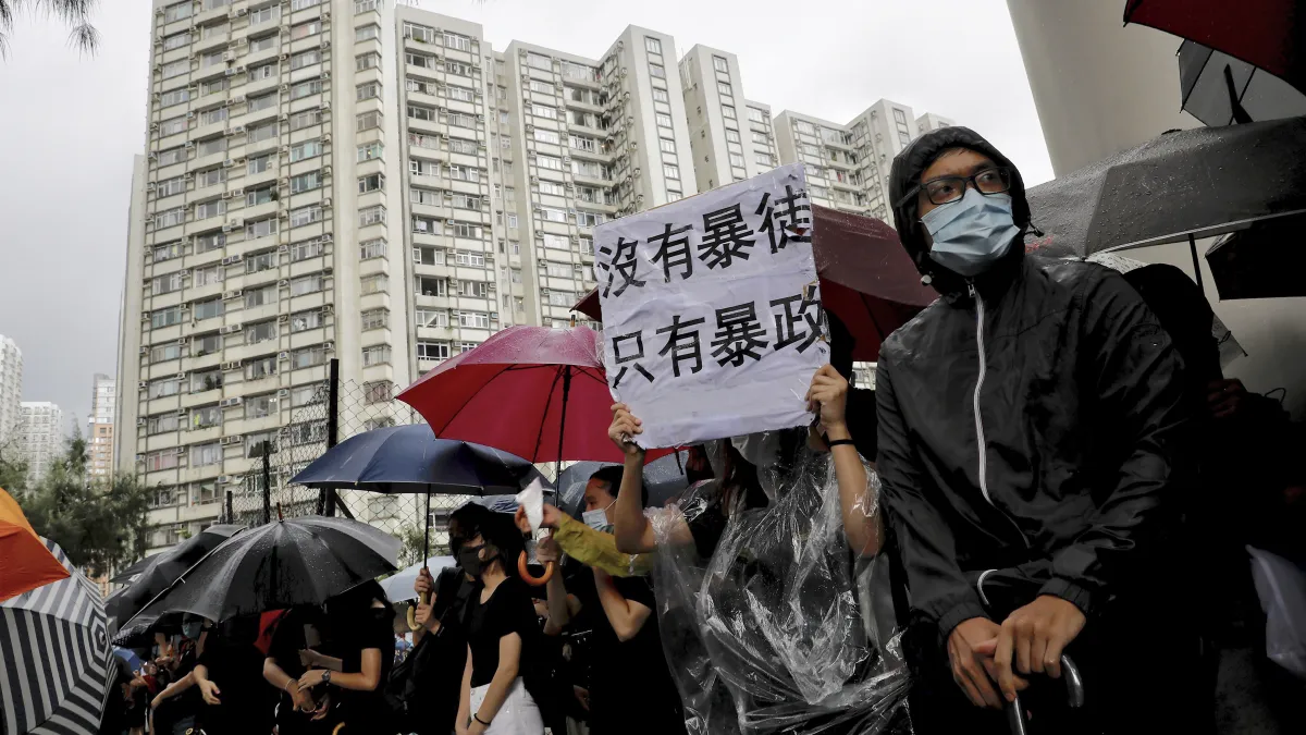受到香港「反送中」抗爭持續擴大、罷工影響,截至5日早上6時,約有170班離港及抵港航班取消。(資料照,美聯社)