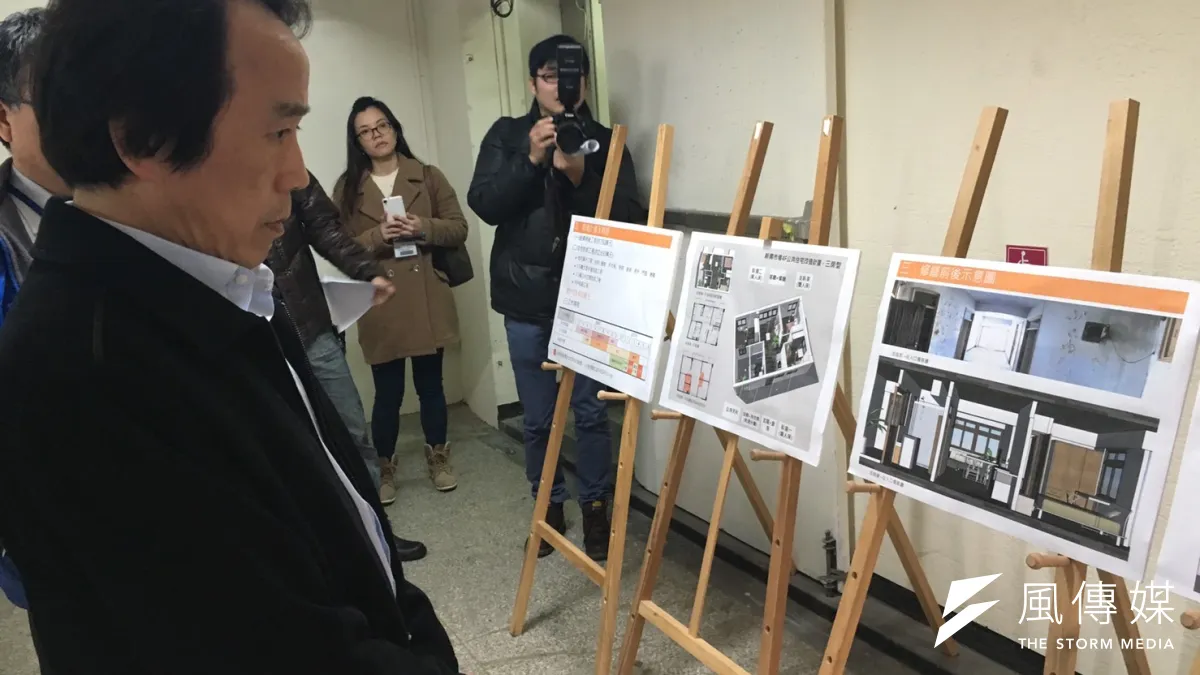 台北市林森北路舊新興市場樓上的教育局所屬眷舍,北市府打算提供作為公共住宅使用,副市長林欽榮檢視相關規畫。(王彥喬攝)