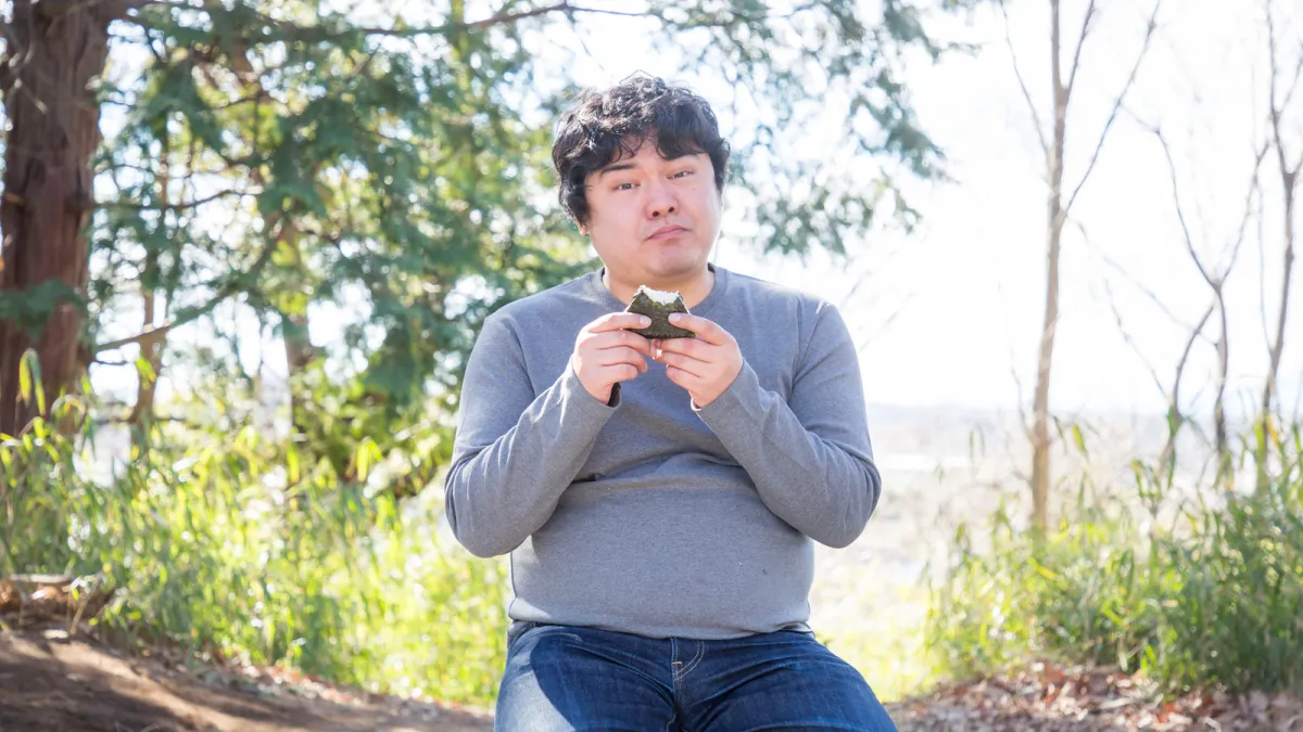 許多上班族都有腹部脂肪堆積的問題,其中男性更是嚴重。(示意圖/Pakutaso)