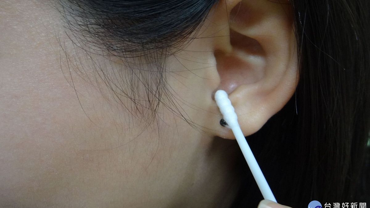 棉花棒掏耳垢 易釀成耳垢阻塞耳道 棉花棒掏耳垢 易釀成耳垢阻塞耳道