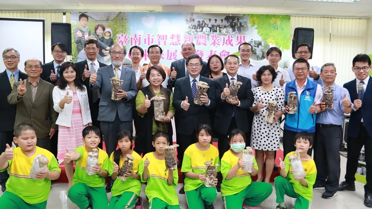 台南市長李孟諺出席南市府與成功大學智慧新農業生物科技中心社會責任展望成果記者會合影。(圖/台南市政府提供)